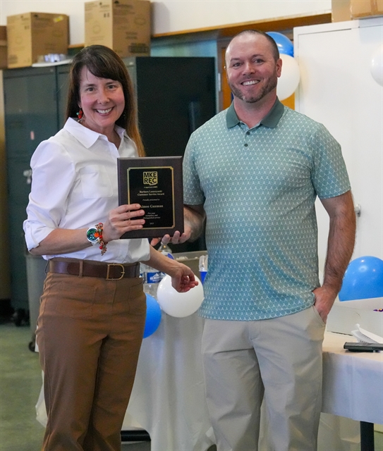 Aimee Guzman receives Customer Service Award